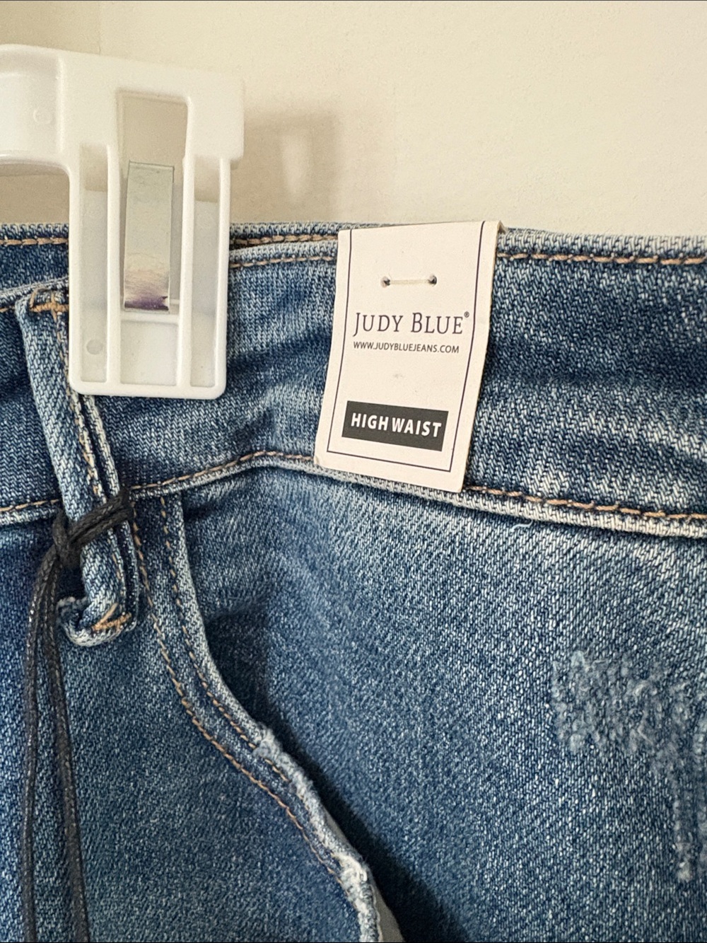 Judy Blue High Waist Queen Hearts Jeans - Picture 4 of 11